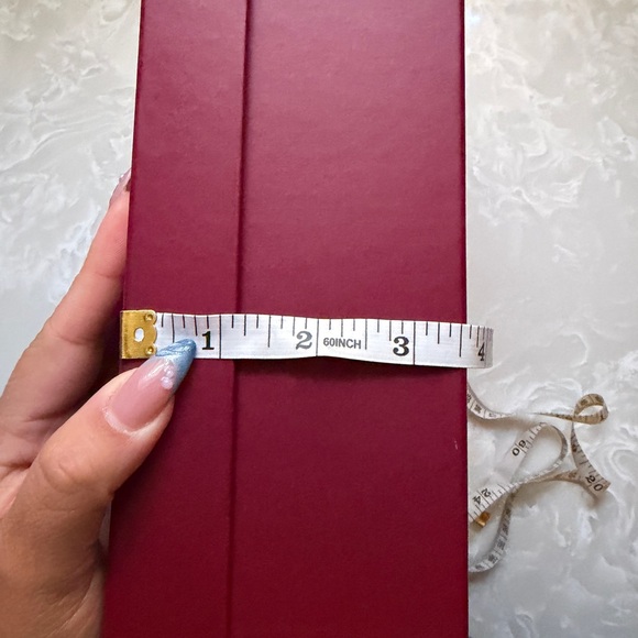 Gucci Deep Burgundy Box with White Logo - Picture 7 of 7